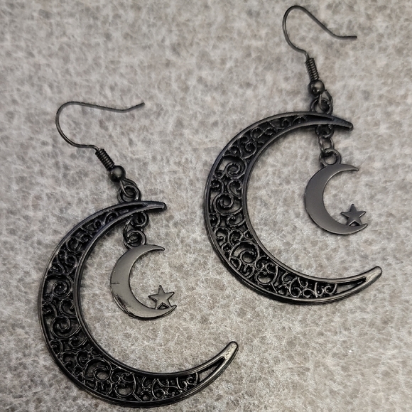 Fashion Jewelry Jewelry - Elegant Black Crescent Moon Earrings